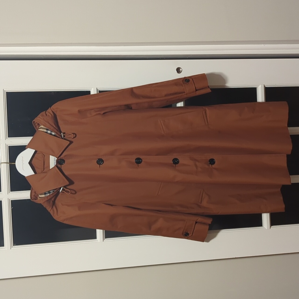 Burberry Harwich Trench Coat with the Classic Burberry Check Lining